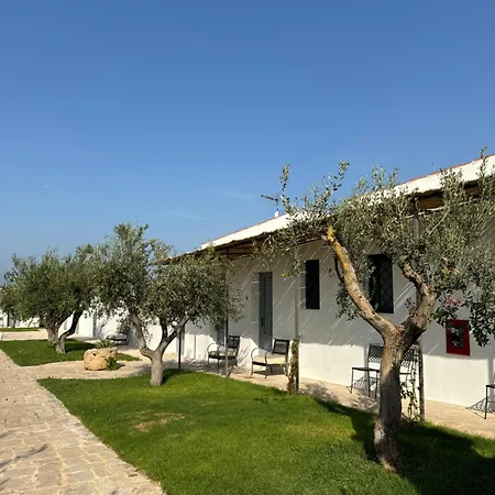 Piccola Masseria L'ovile Hotel 3*